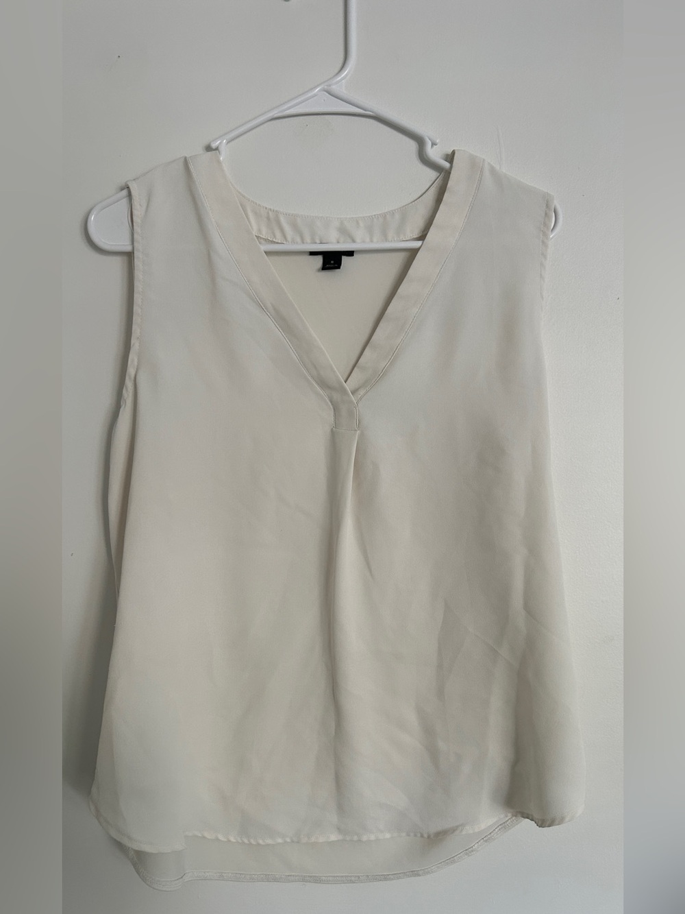 Ann Taylor Cream V-Neck Sleeveless Camisole